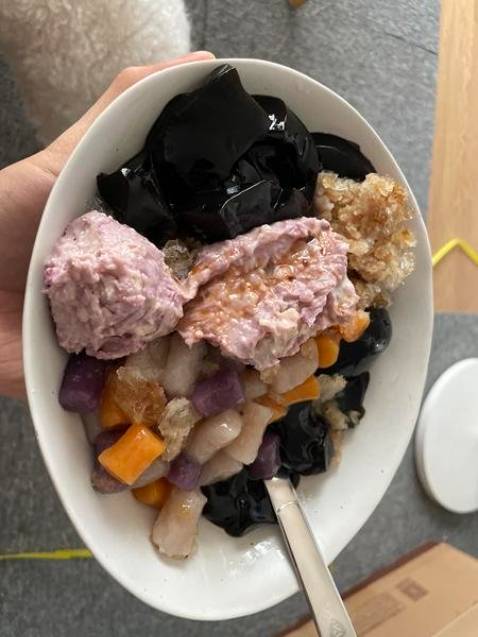 Từ khi có máy này tăng lên mấy kg vì ăn chè quá nhiều huhu Từ khi có máy này tăng lên mấy kg vì ăn chè quá nhiều huhu