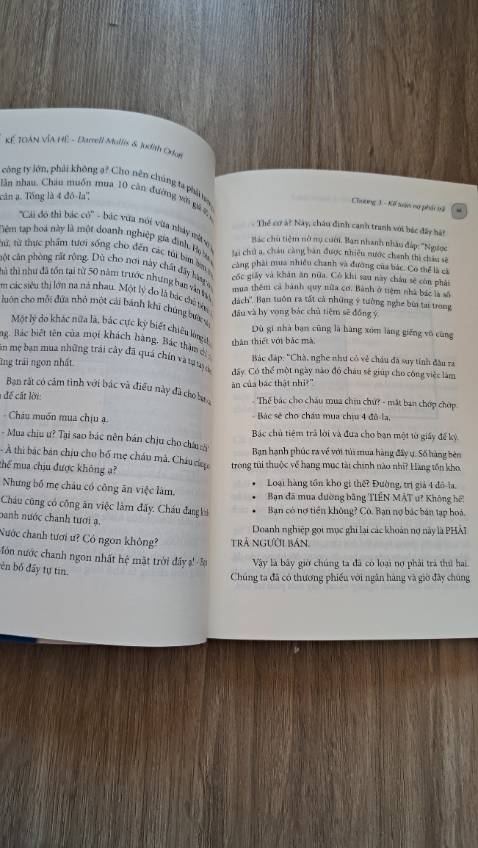 Dựa vào việc bán nước chanh, tác giả mô tả chi tiết, dễ hiểu về kế toán, về bản cân đối, về báo cáo hoạt động kinh doanh, thấy được lãi, lỗ.