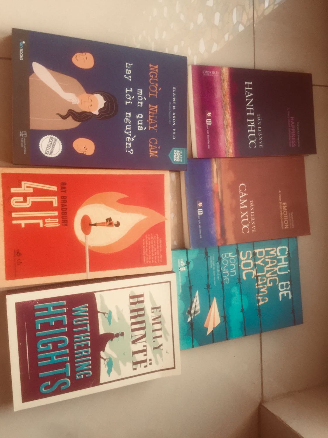 Sách đẹp hơi cũ một chút và giao hàng nhanh.