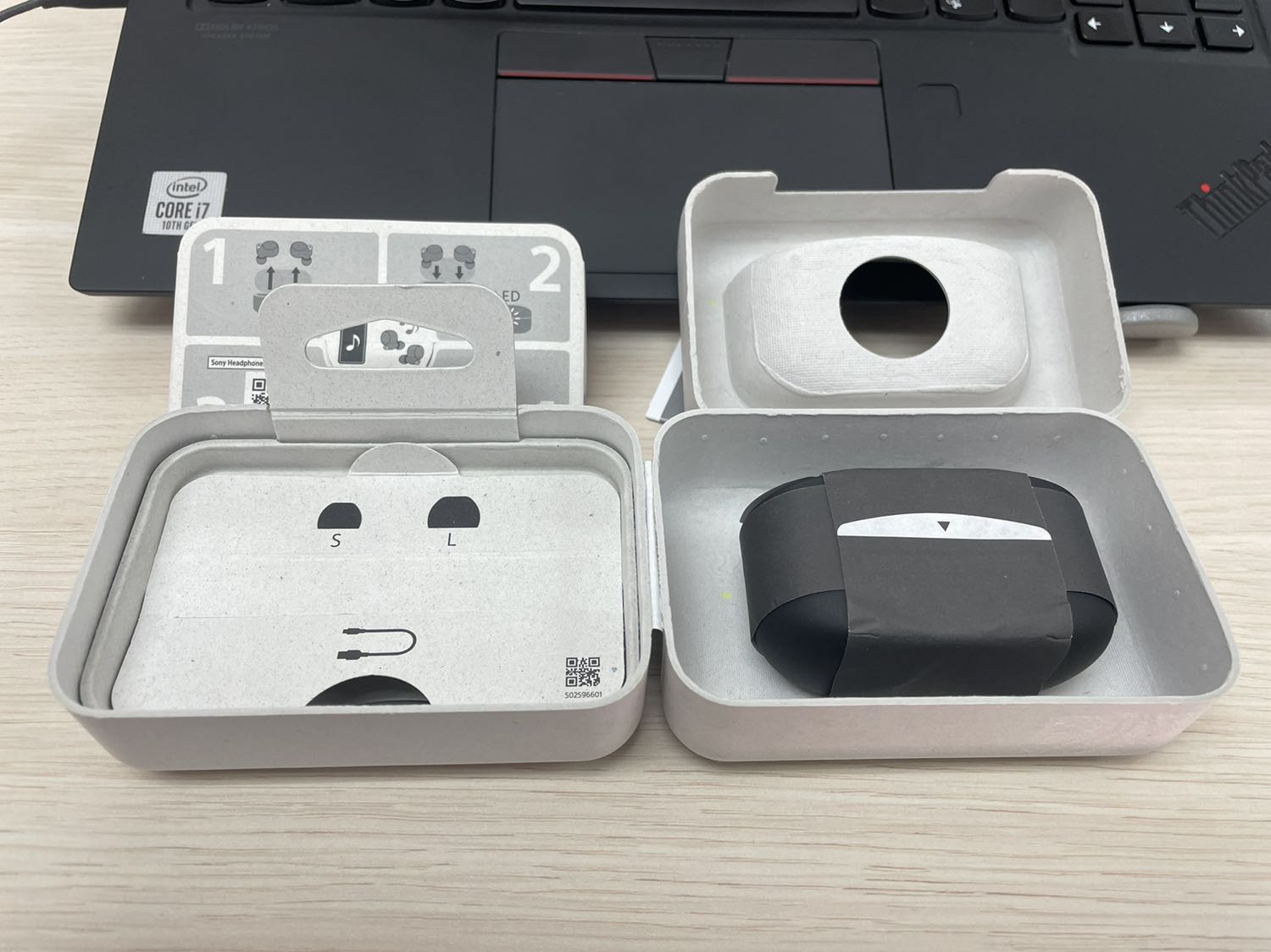 Mình dùng ip12, airpord 2 hư nên định mua aipord 3/pro hoặc con nào đó, tham khảo mấy đồng nghiệp thấy cùng thời điểm nhưng dùng sony XM3 vẫn còn ngon, trong khi ap2 vs ap pro của đồng nghiệp khác đều hư tai nghe trái.

XM4 kết nối thông minh, có auto check pin mỗi khi kết nối, kết nối tốt với ip. Chất âm xịn, mình nghe đủ loại nhạc, thường là pop thấy ok hơn ap2. Khả năng chống ồn tốt.