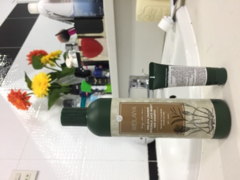 Sản phẩm thuc tế sử dụng khg như chai mình đã dùng trước đây, khg có cảm giác ấm nóng và cũng chẳng thơm mùi đặc trưng của xả, gừng, rất khg hài lòng