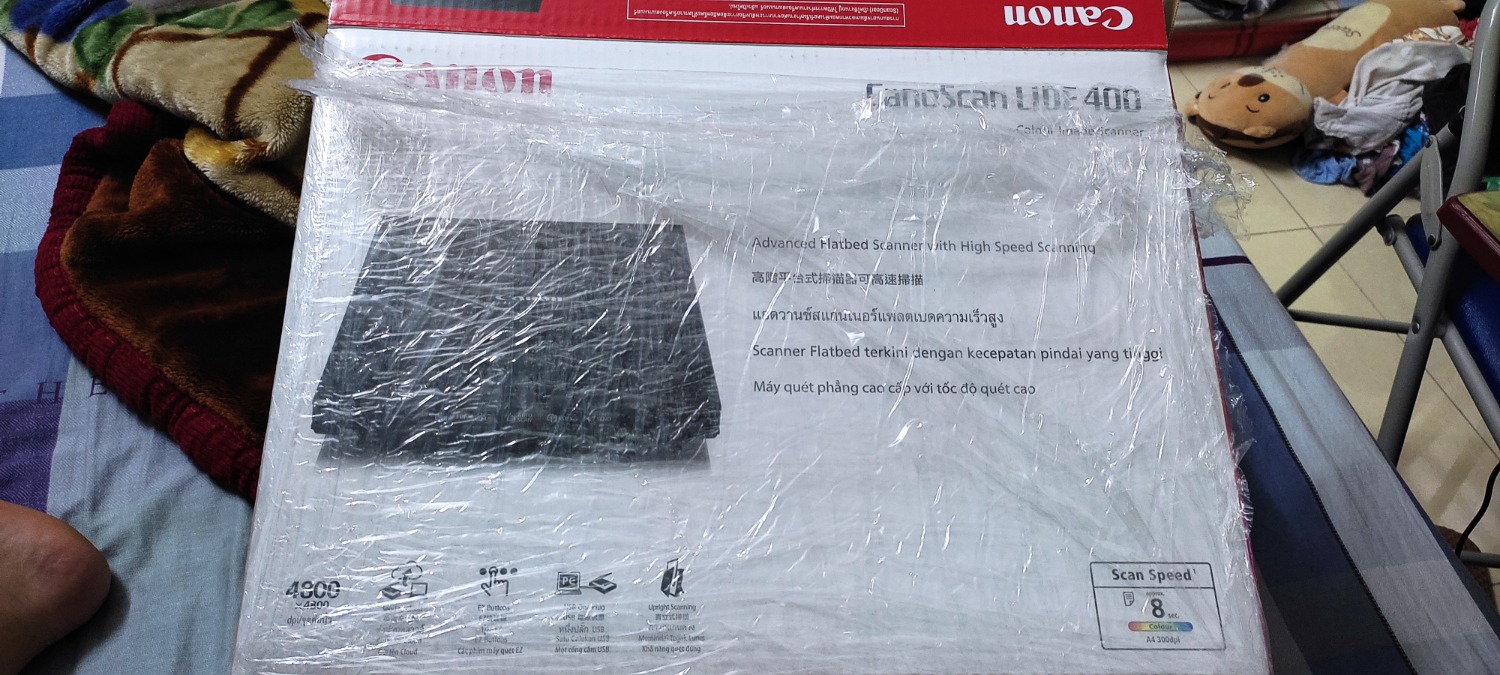 Hàng đóng gói rất cẩn thận, máy đủ linh kiện nguyên seal, ship nhanh chóng, từ trong Nam ra mà khoảng 3 ngày là máy đến nơi rồi. Máy sử dụng rất dễ dàng, không tốn thêm ổ cắm, chỉ cần kết nối với máy tính là dùng được, cài đặt cũng rất dễ dàng.