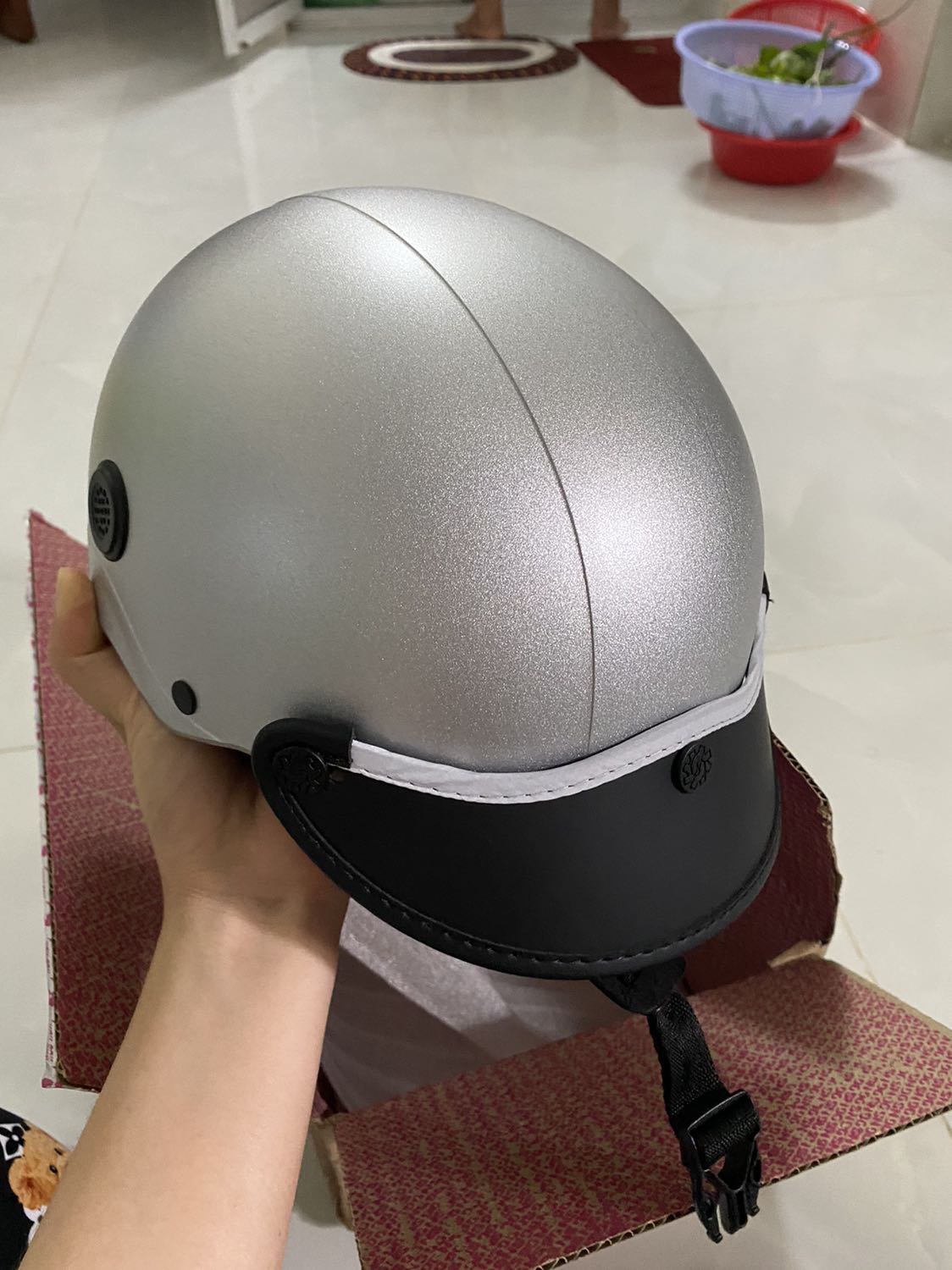 Giao hàng nhanh, mình mua đợt sale thêm mã giảm giá nữa nên chỉ còn 230k thôi