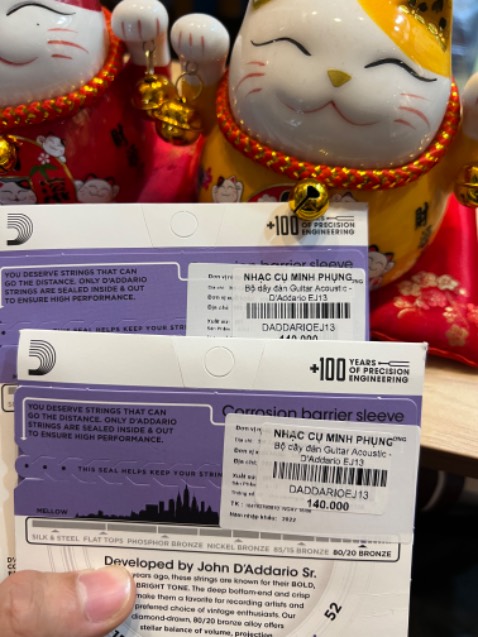 Daddario EJ13 bộ dây guitar acoustic quốc dân 👍.
Độ bền, độ gỉ thì tuỳ thuộc vào thời gian và cách sử dụng nữa.
Shop bán hàng chính hãng, tư vấn nhiệt tình, có hướng dẫn check chính hãng trên web hãng.
Đóng gói cẩn thận.
Tiki giao hàng nhanh, cẩn thận.
Mình rất hài lòng 👍.