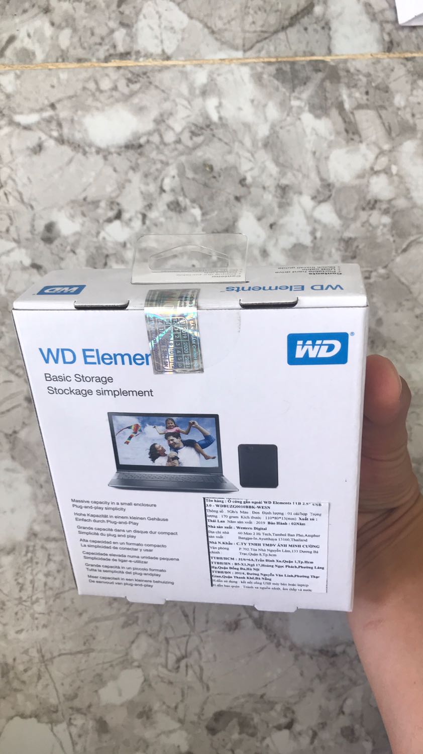 Hàng đóng gói cẩn thận, đầy đủ tem và mẫu mã không khác là mấy so với hình ảnh
Cầm cảm giác rất nhẹ và chắc chắn cũng tham khảo nhiều sản phẩm nhưng ưng em này vì độ bền và chất lượng tốt nên đã mua 
Sẽ đánh giá chi tiết việc sử dụng sản phẩm sau khi dùng