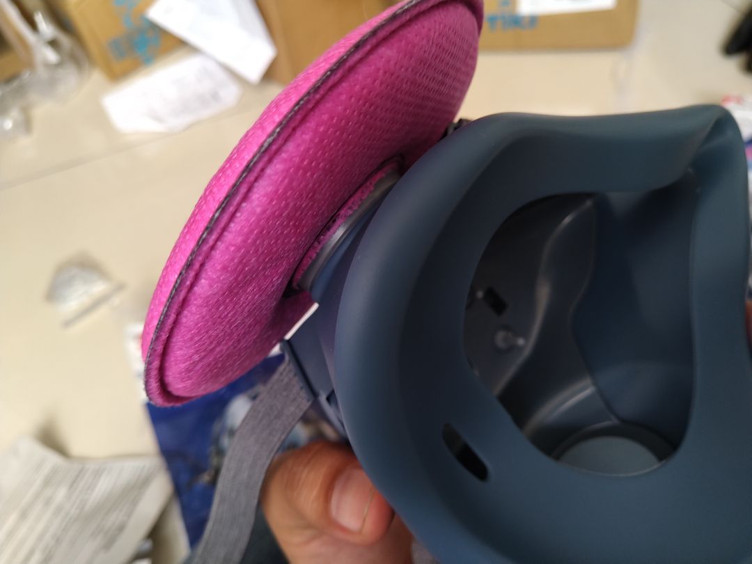 Mua nhiều lần rồi. Nhà bán uy tín. Hàng 2 lọc, dễ thở hơn loại 6100. nên mua lọc 7093 hoặc 2073 như hình cho rẻ.