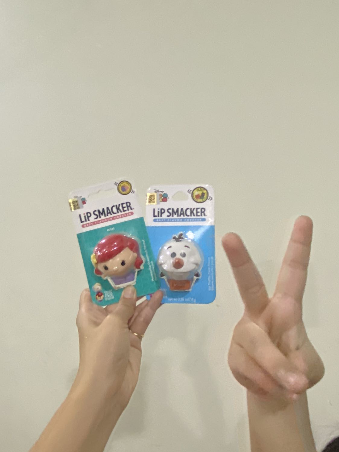 Hàng chắc chắn, tạo hình dễ thương. Ariel nhìn ngang hình con cá. Vị bưởi hồng, bé mình rất thích