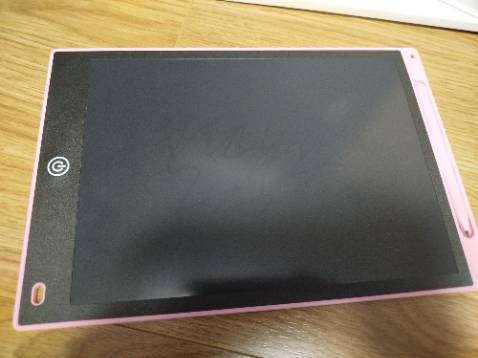 Bảng đẹp, nút bấm xoá nhẹ. Lần đầu giao hàng lỗi nhưng mà liên lạc shop trả lời và đổi hàng rất nhanh. Bạn shipper của Tiki hỗ trợ bao bì rất nhiệt tình do mình chủ quan không giữ lại hộp carton gốc. Cũng may Tiki và shop uy tín. Sẽ ủng hộ tiếp.