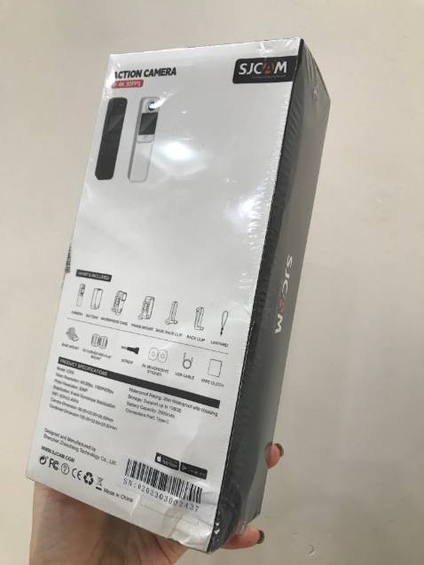 Camera xịn có 2 màn hình cảm ứng quá tiện, chống rung khá ổn, quay dưới nước với ốp hình vẫn nét nha.