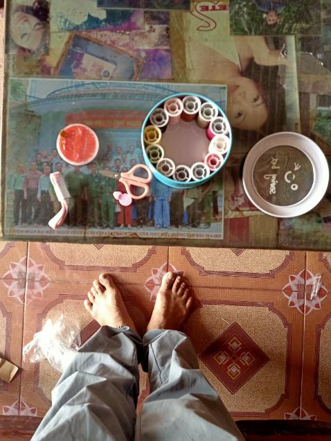 Hàng được nhưng ít chỉ,kéo không sử dụng được cho hệ may vá,giao hàng chậm hơn so với dự kiến,