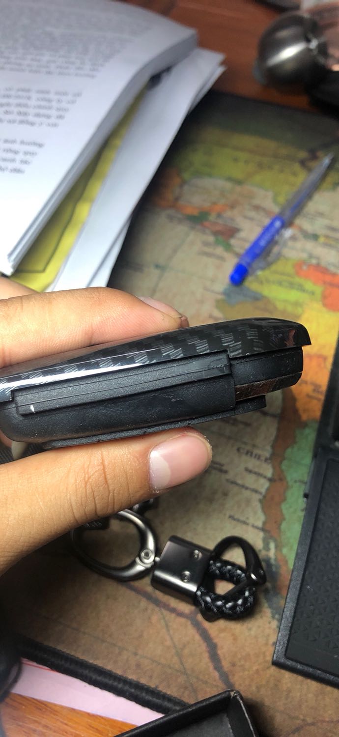 Chất lượng hoàn thiện kém, không vừa với chìa khoá. Dùng không được