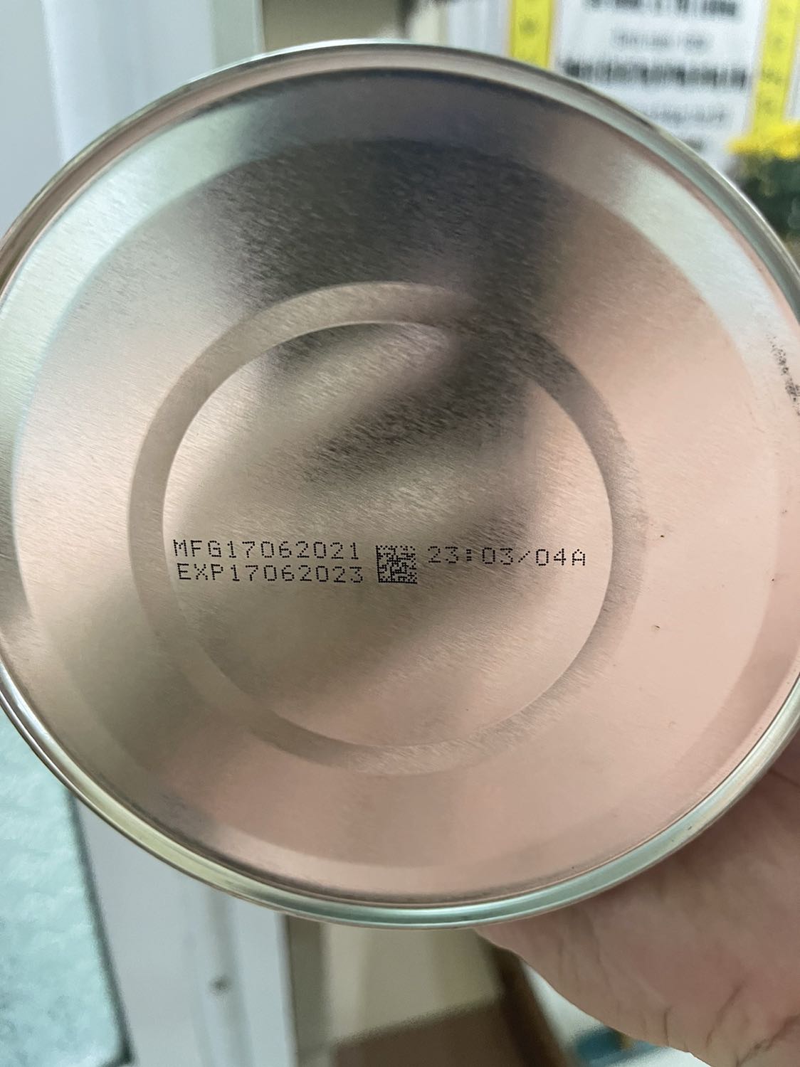 Sản phẩm giao hàng nhanh chóng.

Mình đặt 3 ngày là có hàng rồi.

Về so sánh thử với sữa mua ngoài hàng thì không khác gì về bao bì cả.

Chất lượng mình nghĩ cũng sẽ tương đương thôi :D