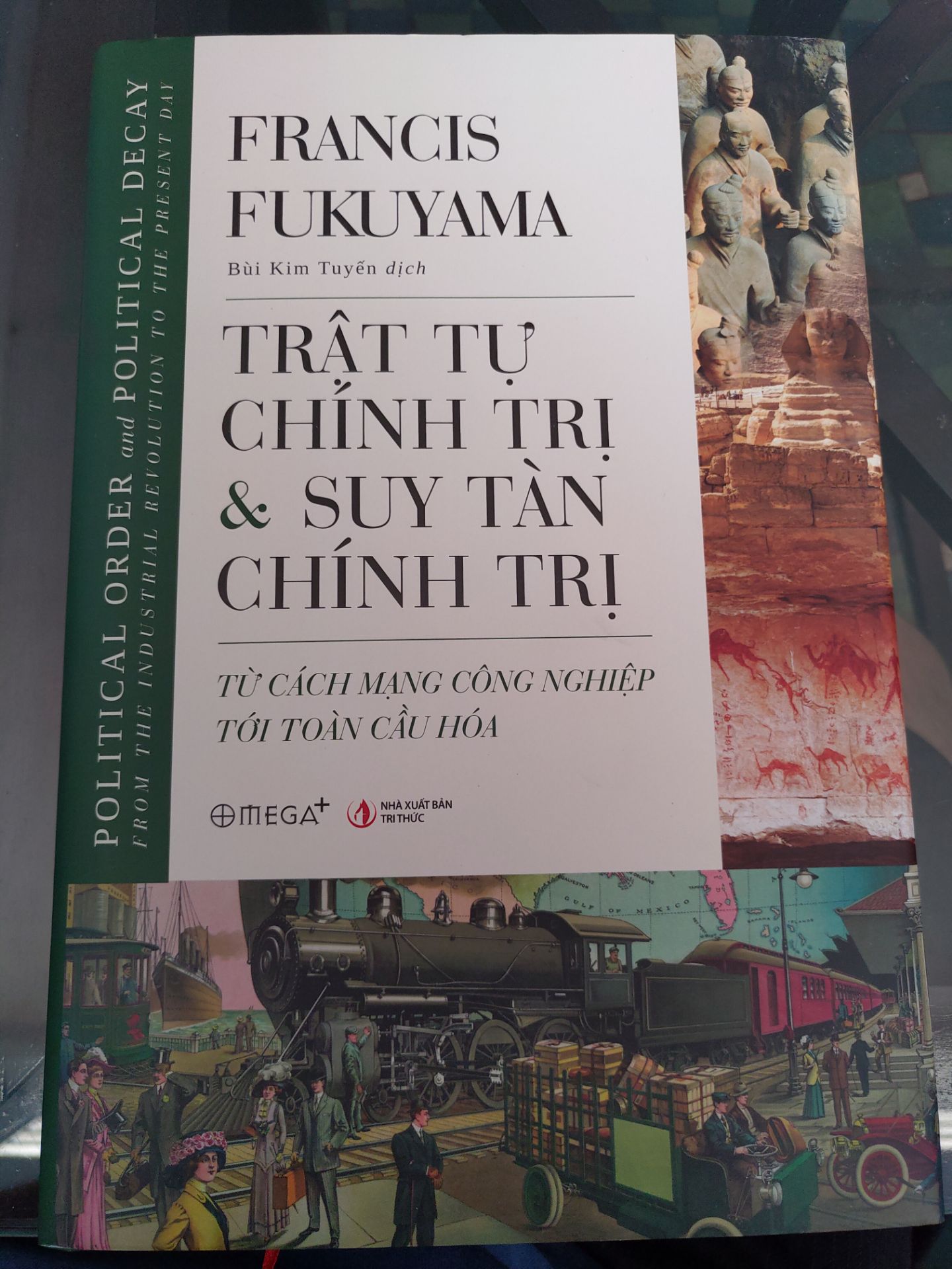 Nếu tập 1 là sự tập trung giải thích về chính trị thì tập 2 là những kiến giải của tác giả về việc hình thành, phát triển và vận hành của các nhà nước. Bằng việc khảo cứu một vài nước và khu vực trên thế giới, ông đã cho ta thấy những tác động to lớn của sự ổn định thể chế chính trị trong việc phát triển quốc gia. Trên cơ sở đó, người đọc sẽ có kiến giải cho câu hỏi: tại sao có những nước thành công trong việc hóa rồng? Bên cạnh đó, thái độ nghiêm túc của tác giả còn thể hiện ở việc ông dành gần 100 trang sách để chú giải và chỉ dẫn các mục đề tham khảo. Đây là quyển sách đáng đọc và suy ngẫm về các giá trị của nhà nước cũng như sự vận hành của nền dân chủ thế giới.