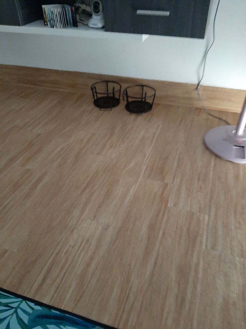 chọn màu đồng thì giao màu đen. hẹn giao trước tết nhưng tới giờ mới nhận được.... rất bực...................................????????????????????????????????????????????????????????????????