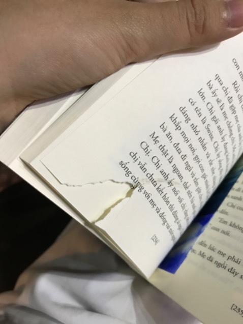 Là sao v TiKi, mình thất vọng trong quá trình chọn sp ghê, sách đã rách còn dính dơ, may mà không làm mất nội dung 💆‍♀️