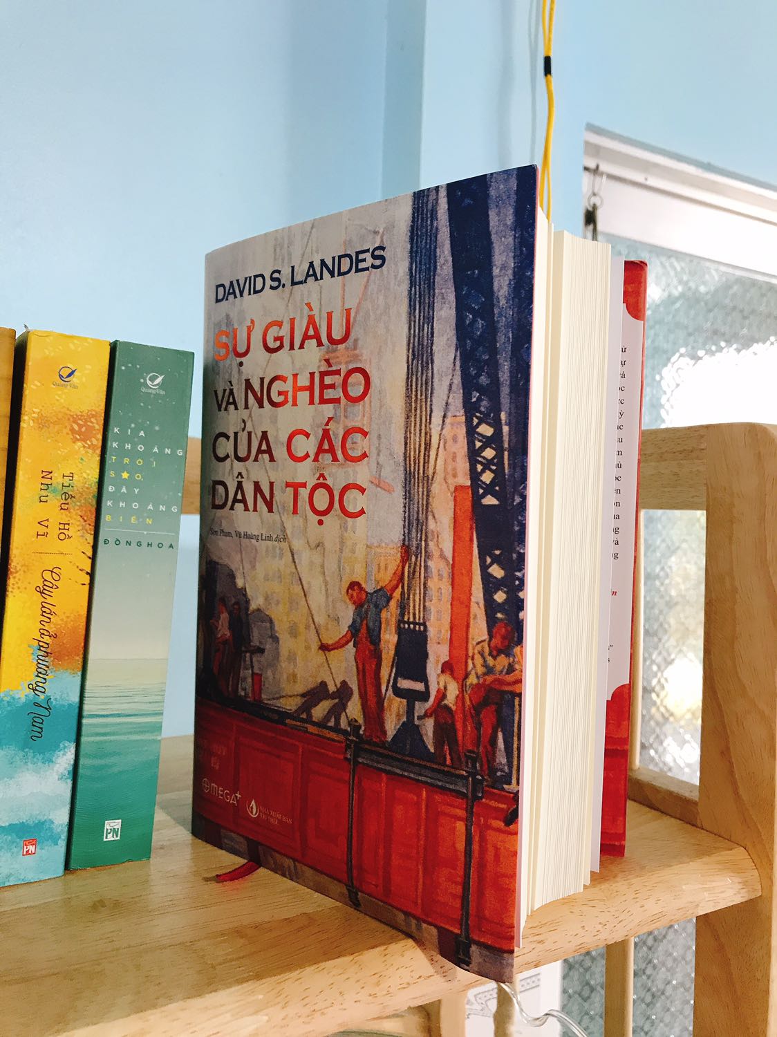 Đơn hàng đầu tiên của năm mới. 1 quyển sách cung cấp kiến thức đồ sộ của Omega. Sách mới cóng shipper thân thiện. Đọc xong mình sẽ chi tiền tiếp cho Omega vì cái tâm làm sách quá đỉnh luôn ???