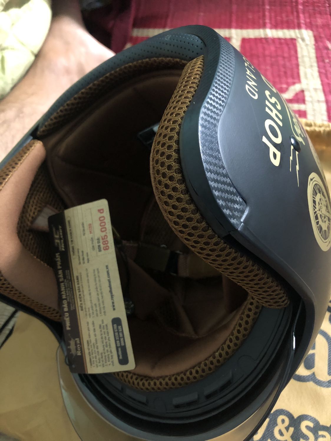 Mặc dù size xl ,vòng đầu tôi 58 nhưng cảm thấy vẫn hơi chật. Hàng tem mác đầy đủ, nhưng khoá nhựa thiết kế kiểu đó nhanh bị mòn , lẽ ra đầu tĩnh bằng kim loại ,đầu động bằng nhựa thì OK hơn. Shop giao hàng đúng hẹn !