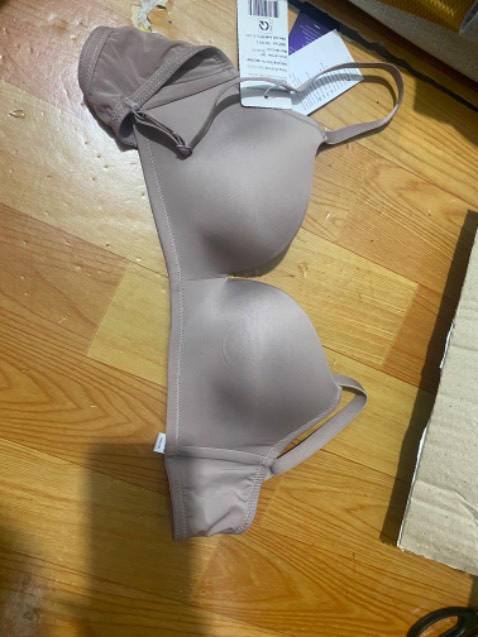 Mua hơn chục cái áo chục mẫu mẫ của shop chỉ vừa ý em này, size của mình 36/80 mà tới shop này còn có 34/75B