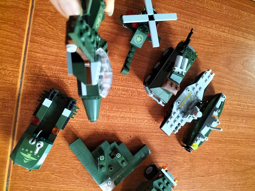 Bộ đồ chơi rất nhiều chi tiết, trẻ rất thích, shop gói hàng cẩn thận, vô cùng hài lòng