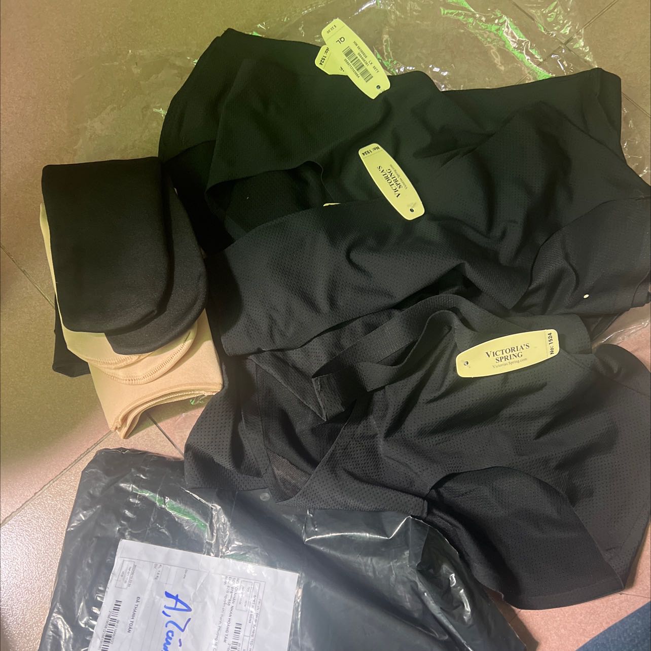 Màu sắc như hình mà toàn màu đen vậy shop