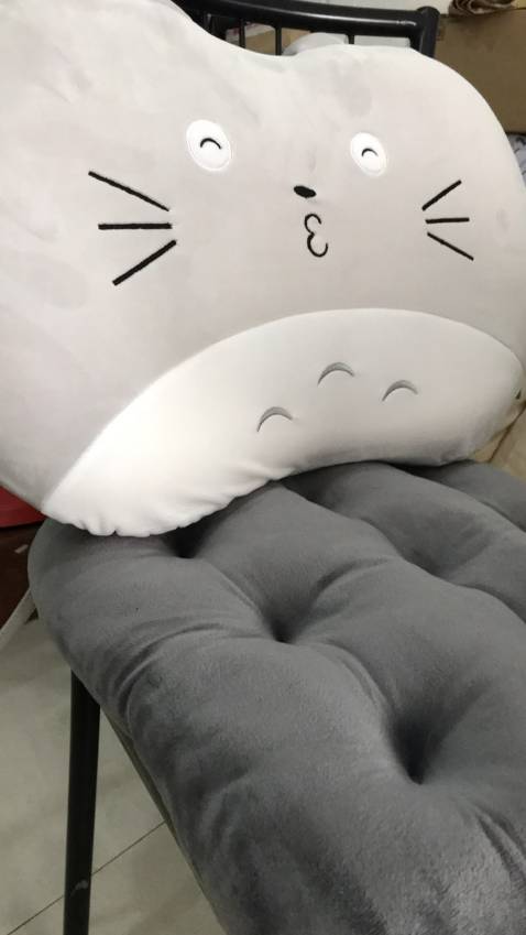 Đệm ngồi êm, vải nhung ấm áp. Ngoài ra shop có 2 dây buộc 2 bên giúp cố định với ghế nên ưng lắm ạ. Sẽ ủng hộ tiếp nếu có dịp