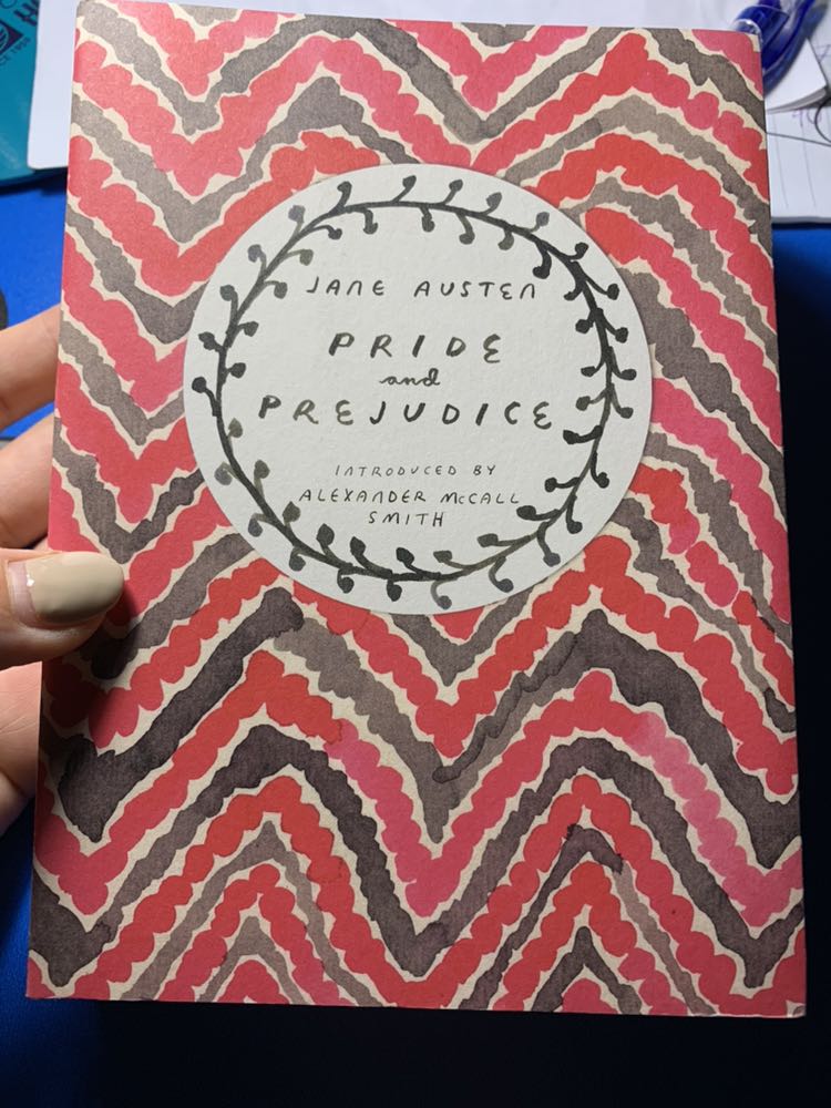 Bìa xinh xỉu. Mình collect các bản in nên nhất định k thể bỏ qua. Giấy cầm nhẹ tay, k mỏi mắt và chữ dễ nhìn