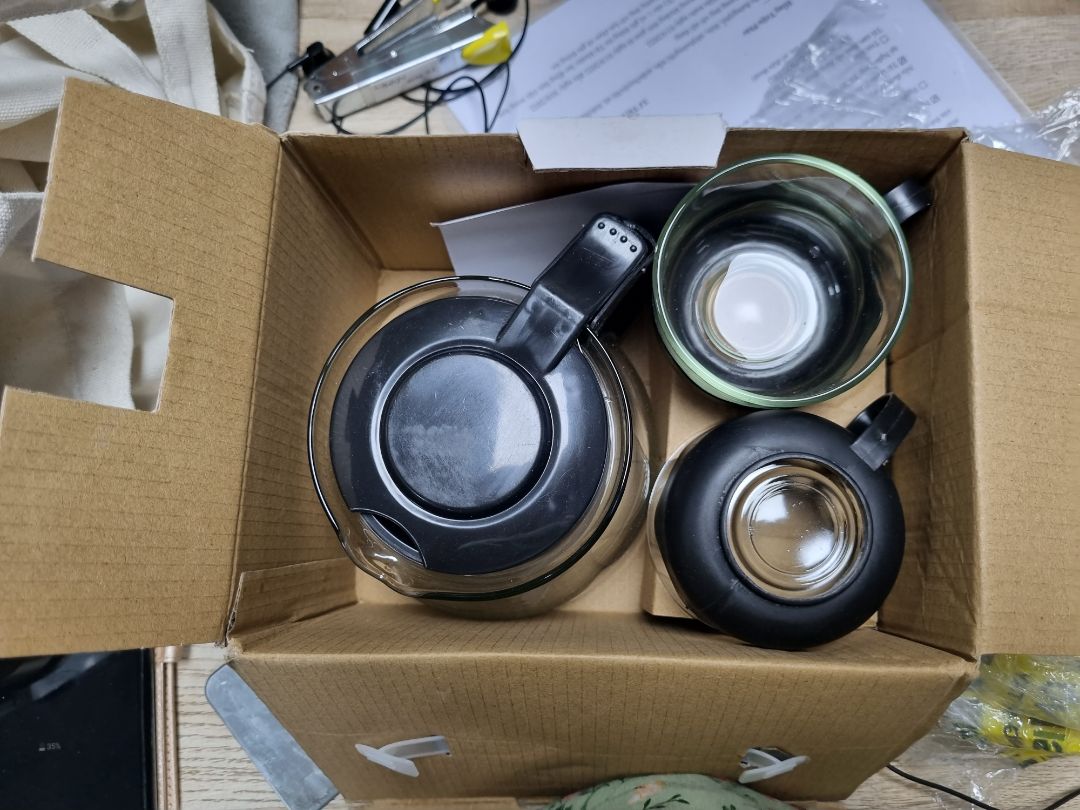 bình trà okie, ly dày dặn, bình thì hơi mỏng xíu. nhưng ổn. hi vọng dùng bền