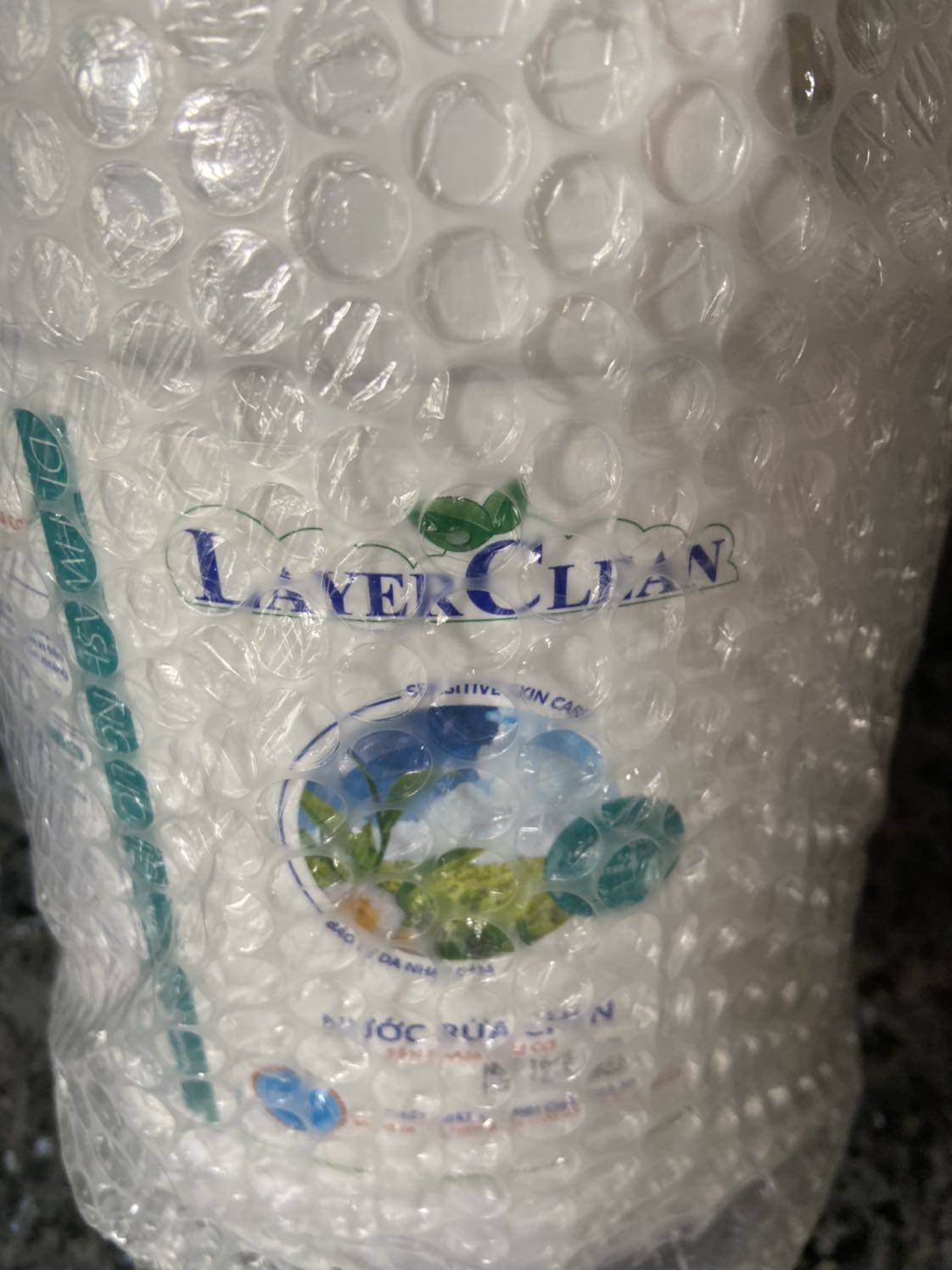 Loại này đã mua ở hội chợ dùng thử rồi 
Giờ mua xài tiếp 
Mắc hơn sun light 50% nhưng xài tốt không bị nhớt không hại da tay và khử mùi tốt 
Được tặng chai nước giặt đồ 300 ml