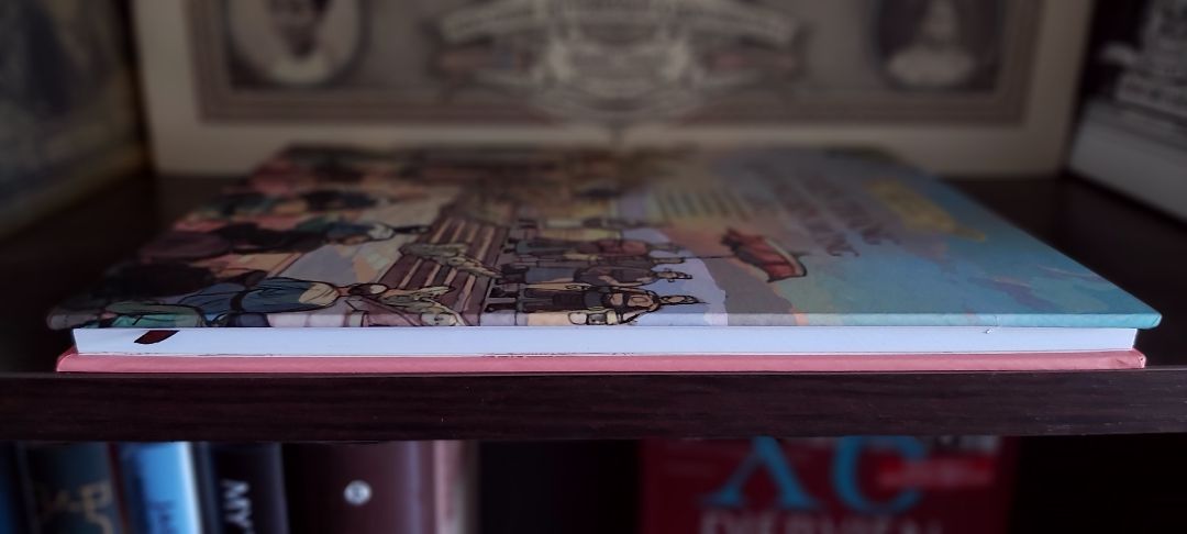 "Đứng trước các vị trưởng lão râu tóc bạc phơ, Thượng hoàng hỏi: “Nên hòa hay nên chiến?”. Lập tức cả ngàn tiếng nói cùng hòa làm một trong khí thế tưng bừng, tất cả hô vang: “Quyết chiến, quyết chiến". Lòng can đảm và ý chí quật cường của các bô lão làm nức lòng triều đình cùng dân chúng. Hội nghị Diên Hồng mãi mãi là tấm gương sáng về lòng yêu nước nồng nàn và tinh thần đoàn kết chống lại kẻ thù xâm lược của nhân ta."
Sách nhiều hình ảnh màu đẹp thu hút các bạn nhỏ yêu thích lịch sử. Chất liệu giấy in dày, bóng mượt. 
Tiki đóng hộp sách cẩn thận, giao hàng nhanh hơn cả mình đi nhà sách mua 😋. Nhân viên giao hàng chuyên nghiệp. Likes & Thanks!