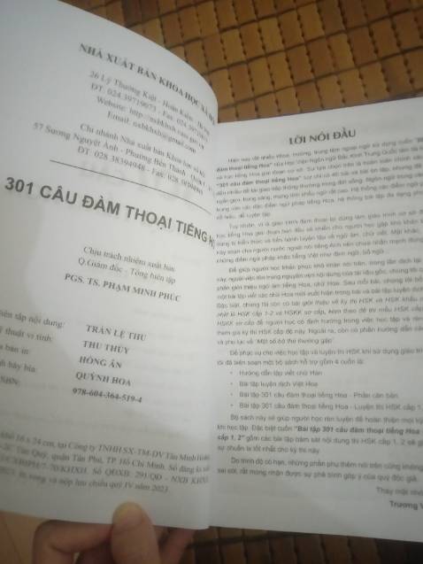 Mình đọc qua phần hướng giẫn phát âm của rất nhiều sách rồi, đây là cuốn giải thích gần như chính xác nhất về các phát âm của tiếng Trung so với tiếng Việt, in đẹp, ship nhanh