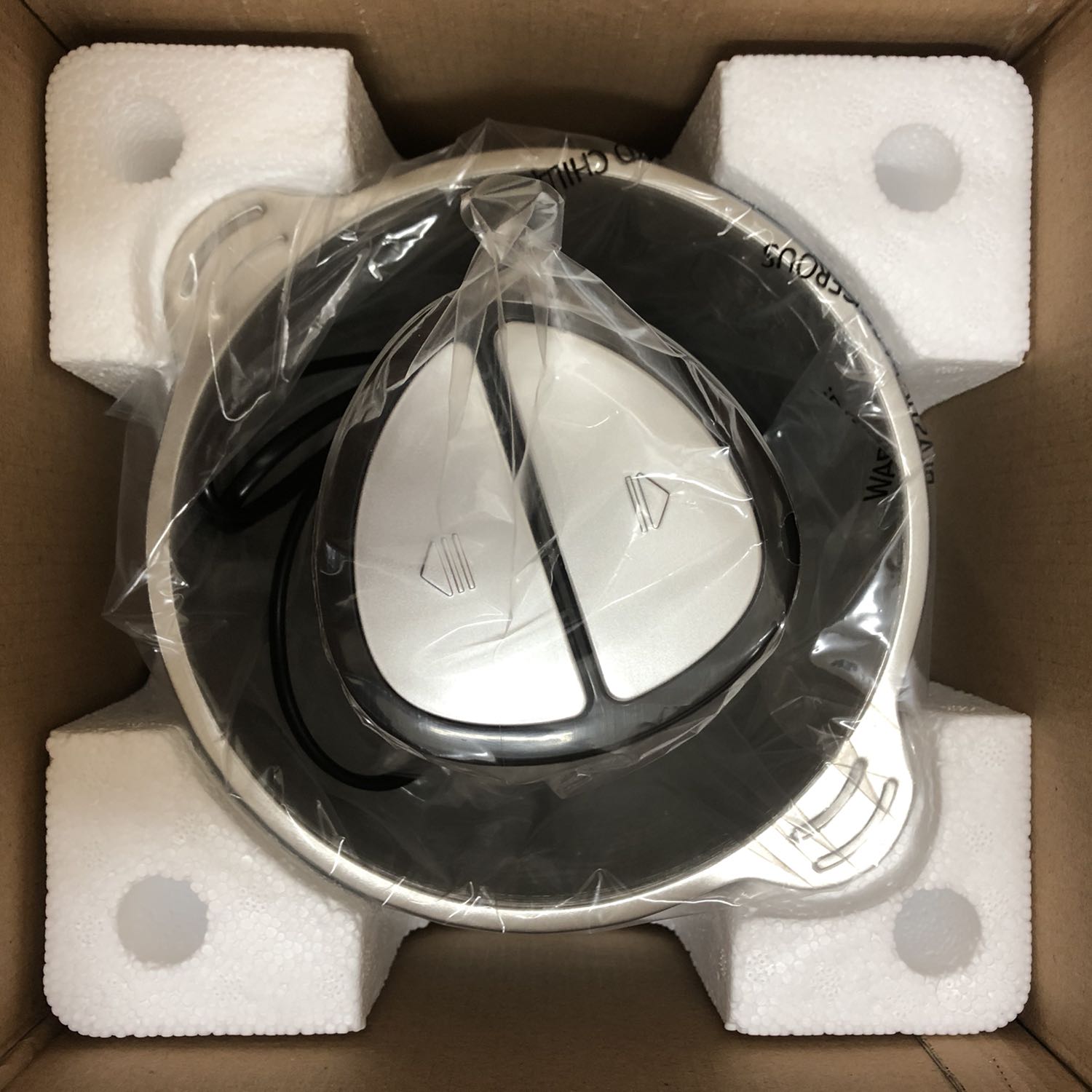 Cối này nhẹ hơn loại bằng thuỷ tinh. Động cơ xay không mạnh bằng loại cầm tay. Nhưng xay thịt rất nhuyễn. Nói chung ok