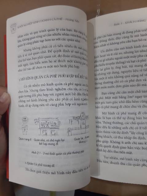 Bìa sách cute dữ thần, chiếc ly răng sún in dập nổi lên khá đặc biệt.
Nội dung thì mình mới đọc được gần 1/2, khá chi tiết và cụ thể danh sách những việc cần làm và cần làm tốt để quán đông khách. Ngoài ra sách còn hướng dẫn từ A-Z nhưng thủ tục cần thiết khi thuê mặt bằng, khi mở quán và ngay cả ngày khai trương cần làm nhưng gì cũng được viết khá cụ thể.
Mình là fan của GIVER và sự thật là GIVER không làm mình thất vọng. 
GIVER GOOD JOB 👍