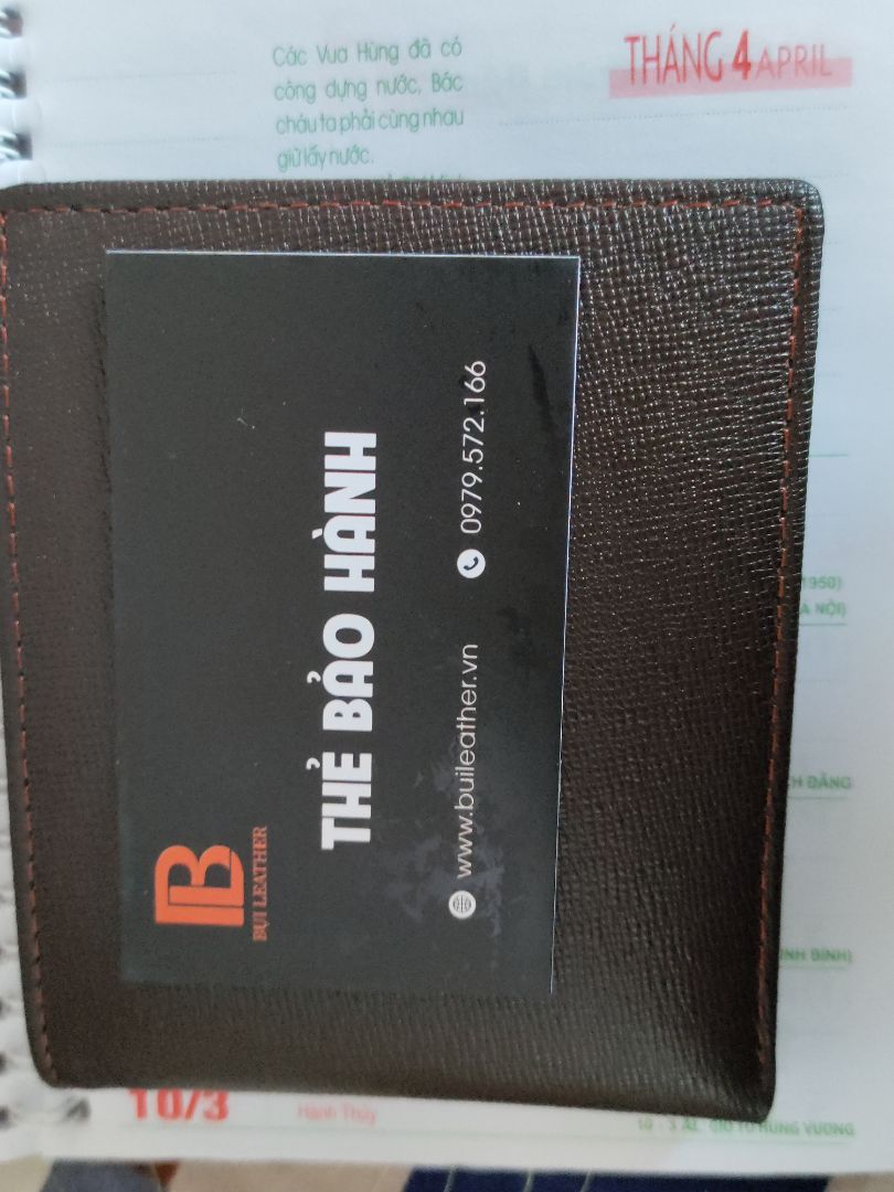 Ví đẹp, chất lượng, đáng đồng tiền bát gạo, giao hàng đúng màu đặt, dịch vụ giao hàng nhanh chóng.