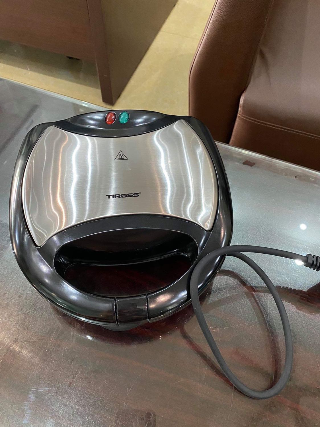 Sản phẩm khá chắc chắn, nướng bánh mì khá nhanh, có điều phải đứng canh do hệ thống không tự ngắt 😂 Nhưng máy kẹp sandwich rất giòn và ngon! Sản phẩm chính hãng!