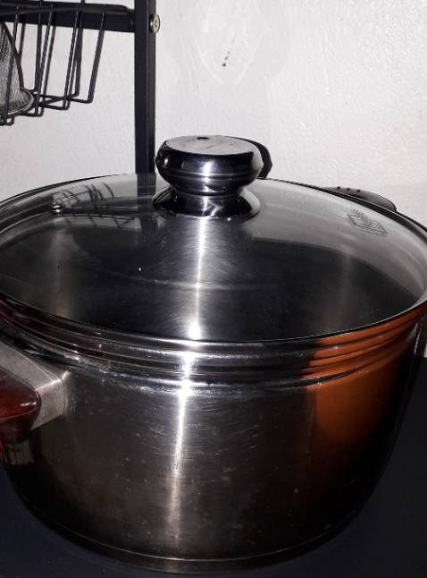 Vừa in với nồi Happy Cook 3 đáy từ nồi đồng cối đá nhà mình. Vung chắc chắn, đẹp, núm nồi sáng bóng.