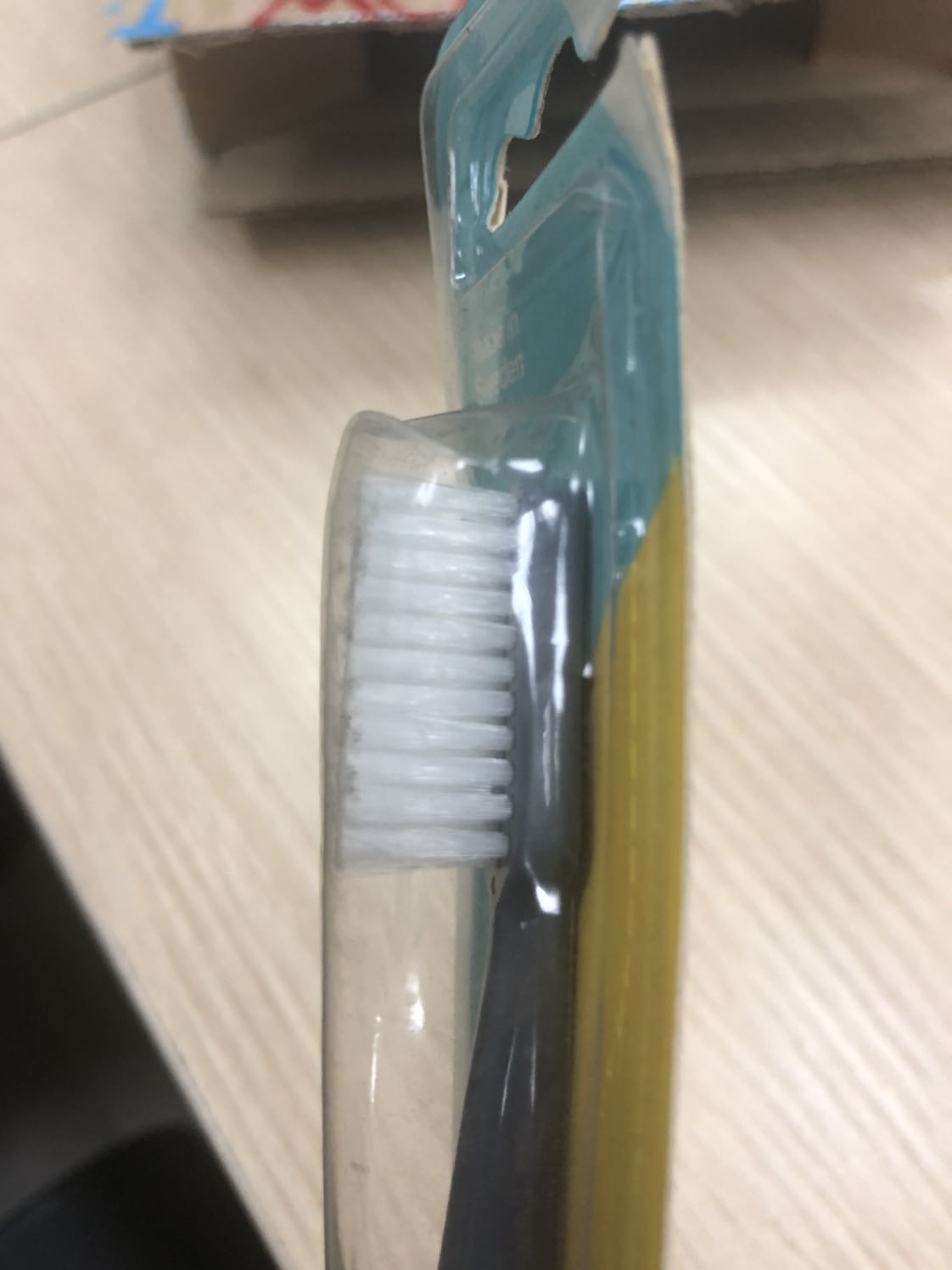 Rất tệ, như hàng tồn kho từ rất lâu. Bụi bẩn...