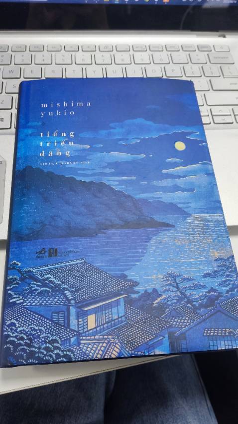 Sách được đóng gói cẩn thận, giao hàng cũng nhanh lắm. Bìa cứng rất thích, nội dung chưa đọc nhưng thấy đk review khá tốt. Hopefully