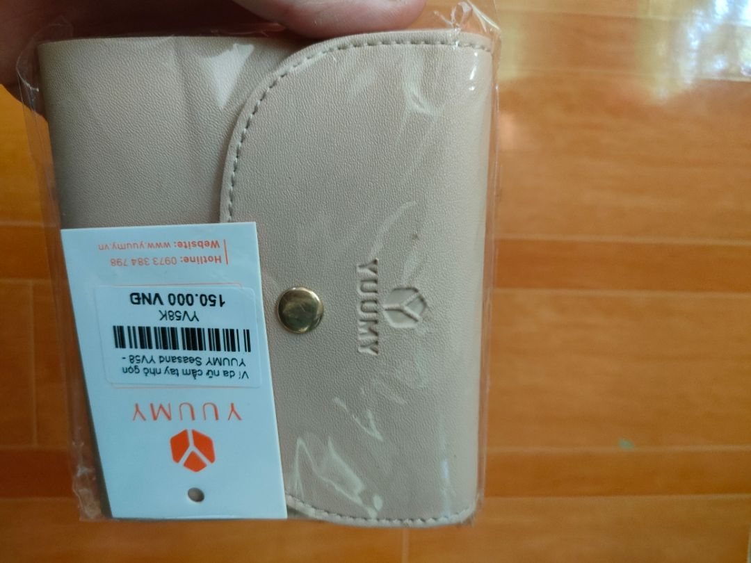 Cái màu này nhìn cưng dữ lắm luôn, da đẹp nữa, quá ưng ý