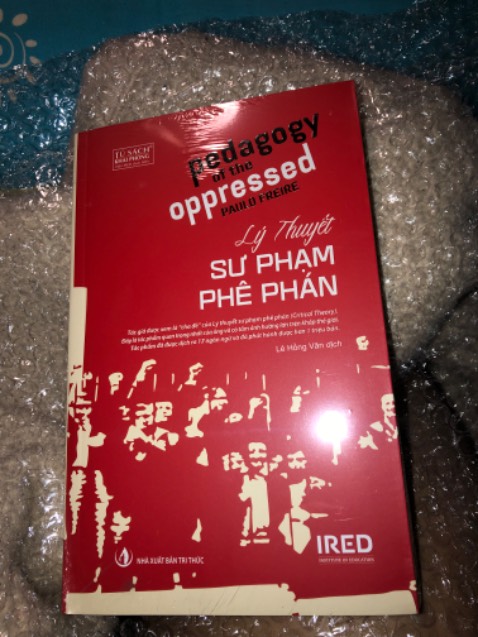 Đóng gói chất lượng ko cần phải bàn sách mới 100% đc bóc seal
Giấy bên trong xịn lắm mềm mượt bìa đc in chữ nổi
Nội dung cũ nhưng luôn luôn đúng về xã hội
Nội dung của tác giả cũng có cho thấy sự tương xứng với nhưng nghiên cứu về giáo dục việt nam ngày nay