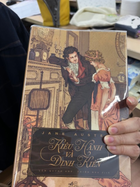 Đội ngũ đóng gói của tiki cần cẩn thận xíu. Kiểu lúc quăng vô hộp không dc nhẹ nhàng lắm hay sao mà quắn hết 1 góc sách. May mình cũng dễ tính á. Với không cấn lắm bẻ bẻ lại cũng tạm