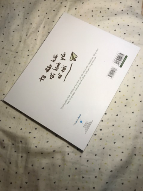 Một cuốn sách tranh, sách tô màu, với thông điệp truyền cảm hứng, rất bình yên và hạnh phúc! Sách đến còn nguyên seal, mới và phẳng phiu. Mình rất thích.