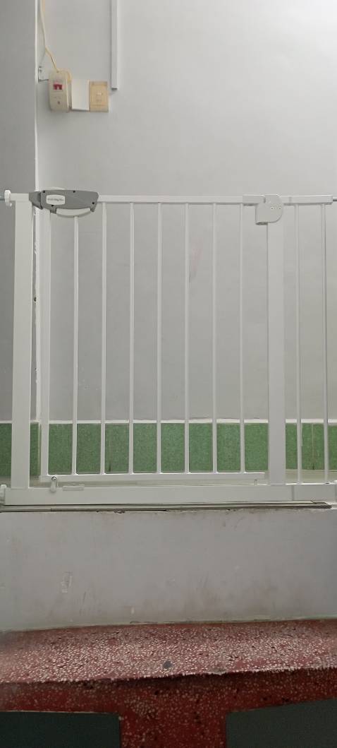 Thanh chắn thẩm mỹ, dày dặn, chắc chắn, tháo lắp dễ dàng, nhanh chóng, tiện lợi.
Rất cảm ơn Shop!! 
Nhà anh, chị nào có bé nhỏ nên mua để bảo vệ an toàn cho bé nhà mình. 
Anh, chị chủ shop tư vấn nhiệt tình. 
Vote 5 sao cho Shop!