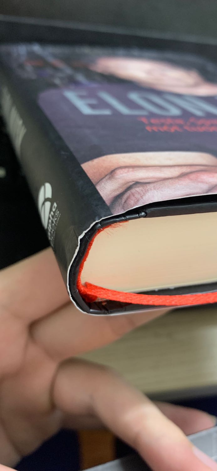 Sách ko có nhiều nếp gấp, quăn nhưng mình rất quan ngại về tình trạn giao hàng của Tiki hiện tại, mình đã đặt từ ngày 9/9 nhưng đến tận 4/10 mình mới nhận hàng, thực sự rất chán về việc ship hàng của Tiki. Tiki nên xem lại cách thức vận chuyển và mô hình kinh doanh của mình sớm hơn. Sách ko có vấn đề gì, nội dung hay