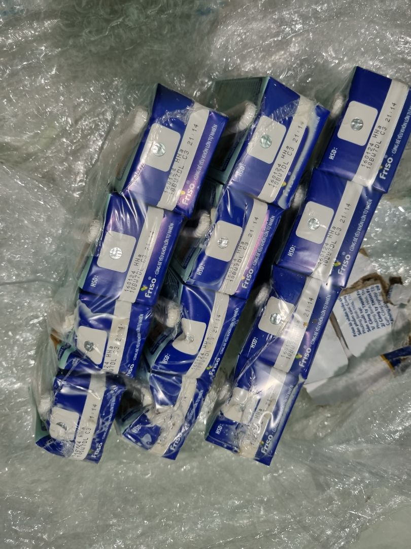 mua lần này là lần thứ 10 rồi mà lần đầu tiên sữa bị chảy như vậy á