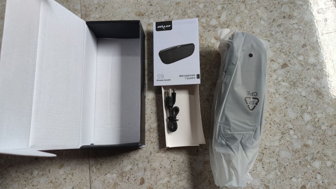 Hàng nguyên seal,chất lượng âm thanh tốt trong tầm giá,mua về bỏ lên xe tải 990kg nghe ổn.