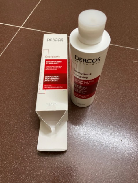 Dầu gội làm sạch thông thoáng da đầu, tóc không bị khô và da đầu ko nhanh bết dầu như loại khác. Kích thích mọc tóc thì cần dùng dài lâu. Shop phục vụ rất tốt, hàng bao bì đep không móp méo và tem nhãn mới coong không bị rách không có dấu hiệu chắp vá. Cám ơn shop nhiều