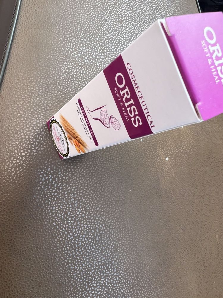 mùa này cứ phải rửa tay suốt book ngay luôn loại vì đc ng quen gt này mùi thơm dễ chịu lắm ó mình có mua cho mẹ nữa mẹ mình cũng thích lắm shop tư vấn là dùng được cho cả tay chân với khủyu tay nữa quá là tiện