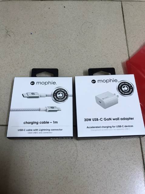 Lúc trước có mua bộ 20W sạc thấy ổn nên quyết định mua thêm cục 30W này. đúng hàng chính hãng, xài rất ngon