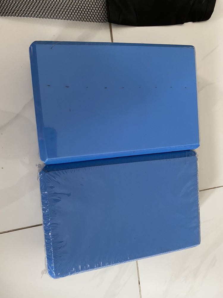 Shop k kiểm tra kĩ. Một viên bị lỗi nên 4* thôi nhé Shop k kiểm tra kĩ. Một viên bị lỗi nên 4* thôi nhé