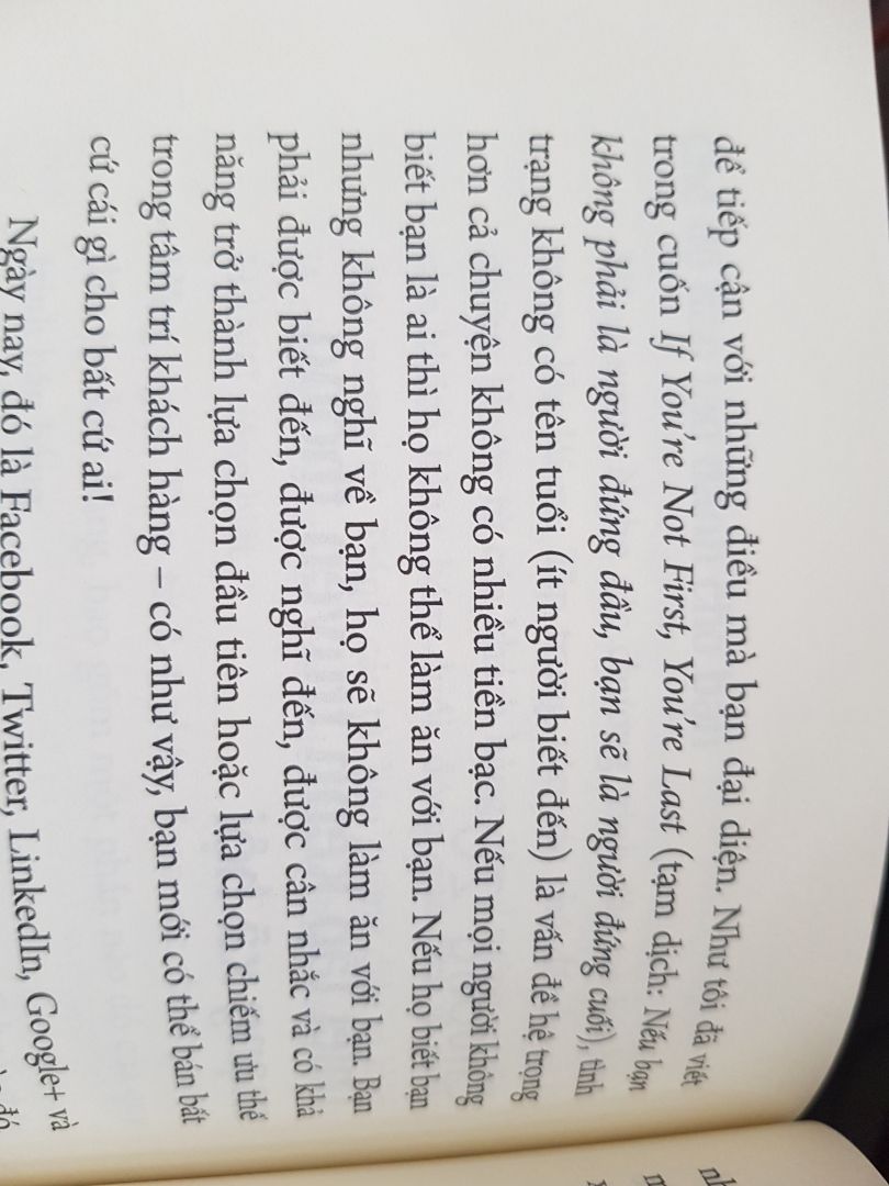 Nội dung sách hay, thay đổi 1 số cách nhìn thông thường về nghề bán hàng. Mình thấy thích hợp cho các bạn sale trực tiếp sản phẩm đến khách hàng hơn là kinh doanh trên sàn thương mại